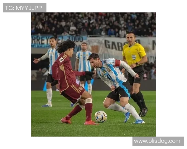 梅西开球瞬间展现超凡技术成就传奇足坛历史新篇章