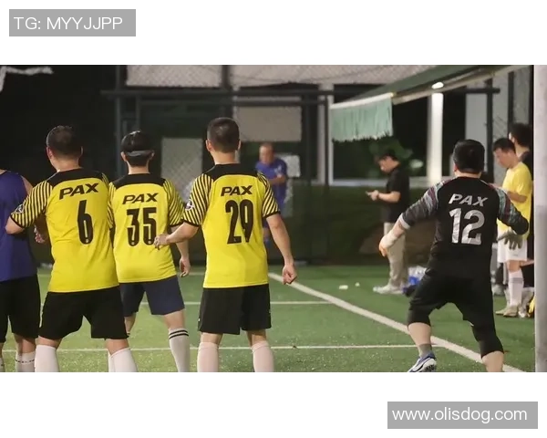 穿20号球衣的足球明星精彩瞬间展现个人风采与赛场魅力