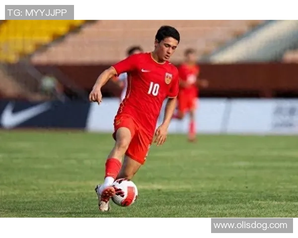 难民营中崛起的足球天才如何从困境走向国际赛场